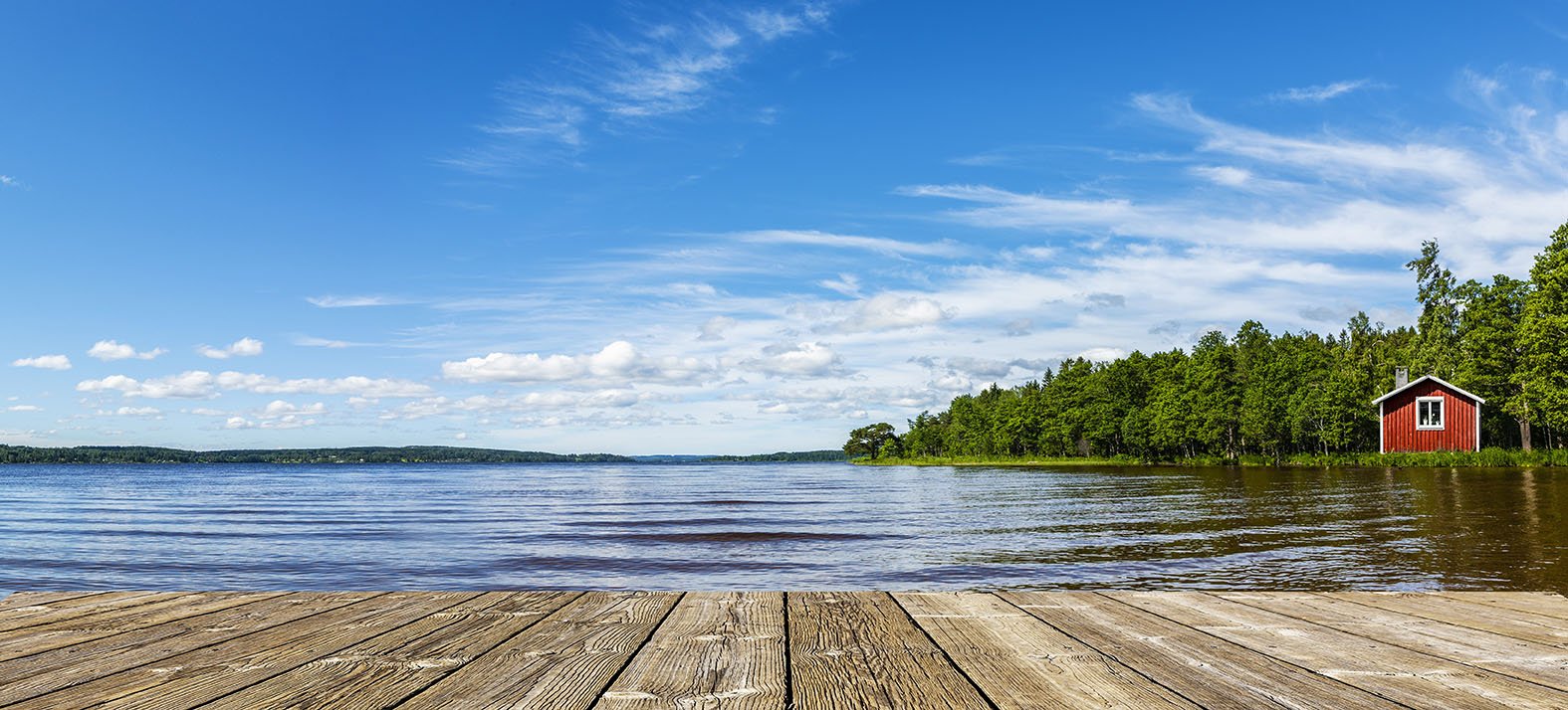 lake house image